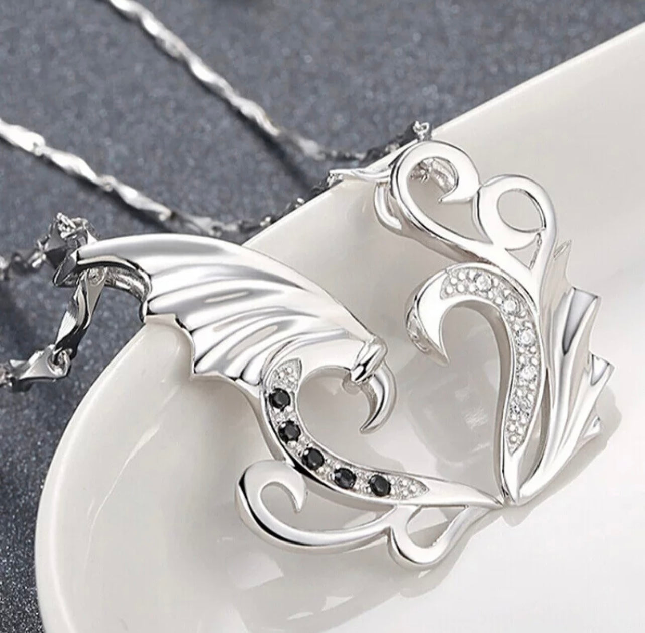 Beautiful Angel Wings Heart couple Necklace clavicle chain for Couple, Mother daughter , bestfriend, Man or Woman