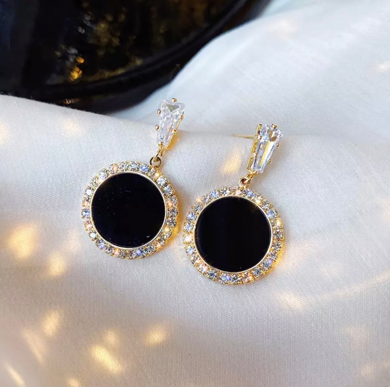 Simple Black Round Rhinestone earring for Woman