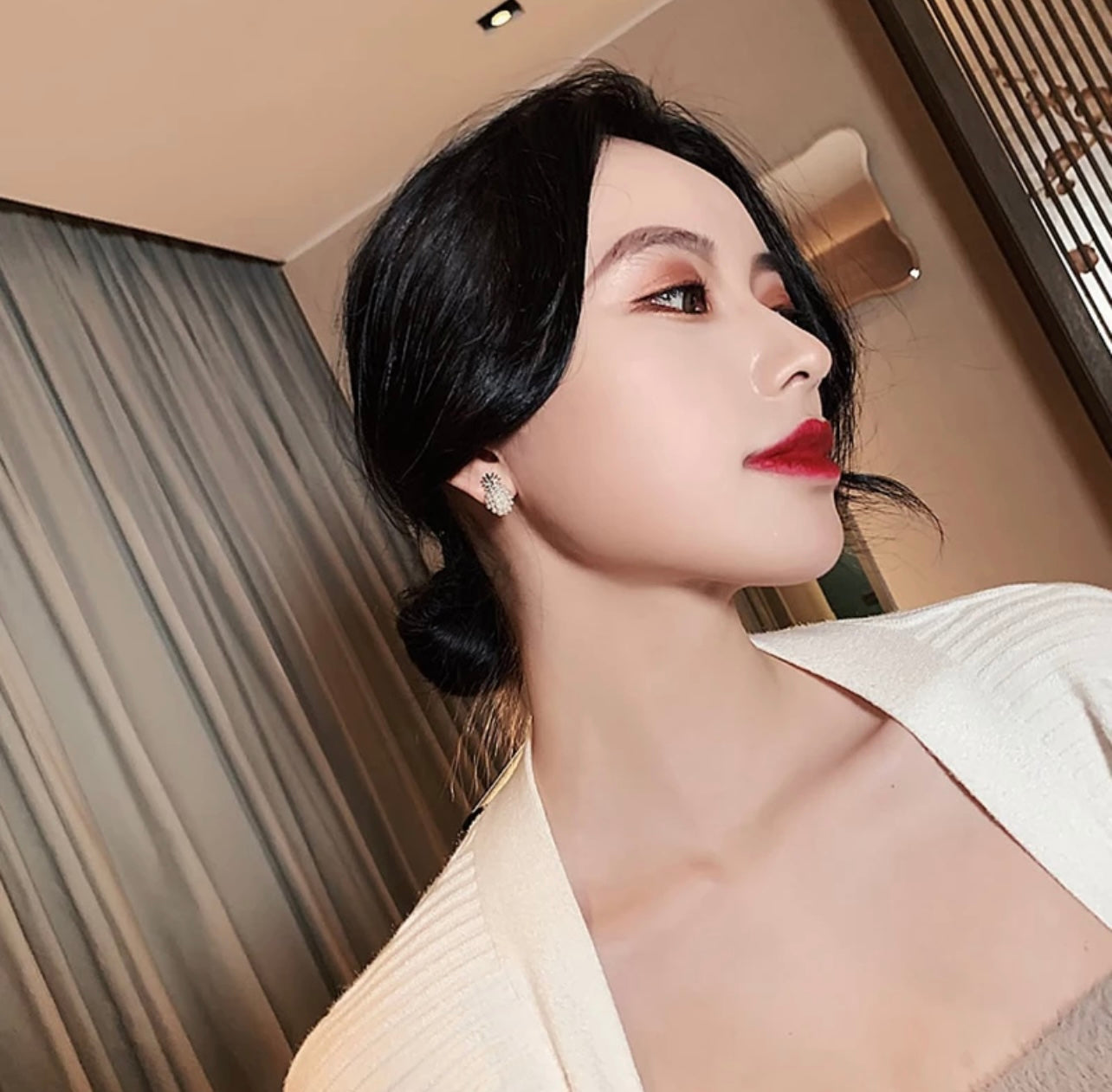 Cute Pineapple Pearl earring for woman