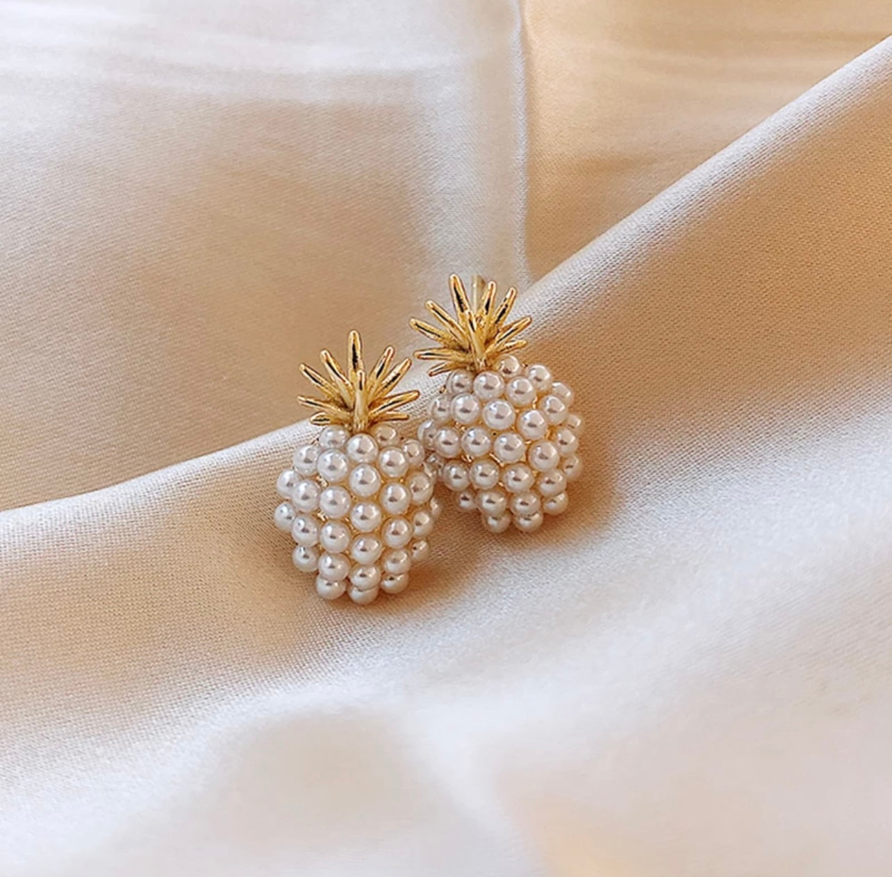 Cute Pineapple Pearl earring for woman