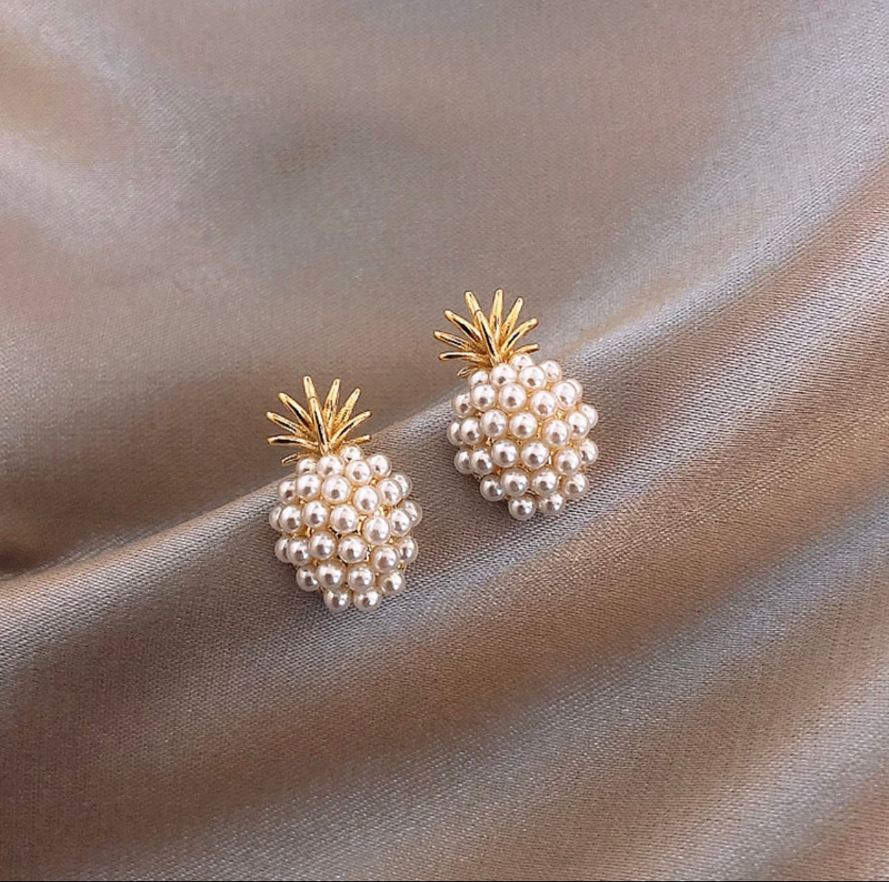 Cute Pineapple Pearl earring for woman