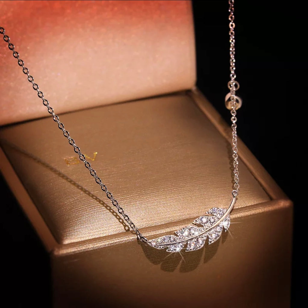 Beautiful Sparkling Feather Necklace for Woman