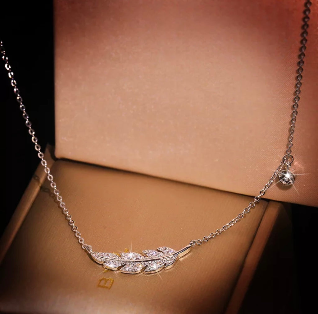 Beautiful Sparkling Feather Necklace for Woman