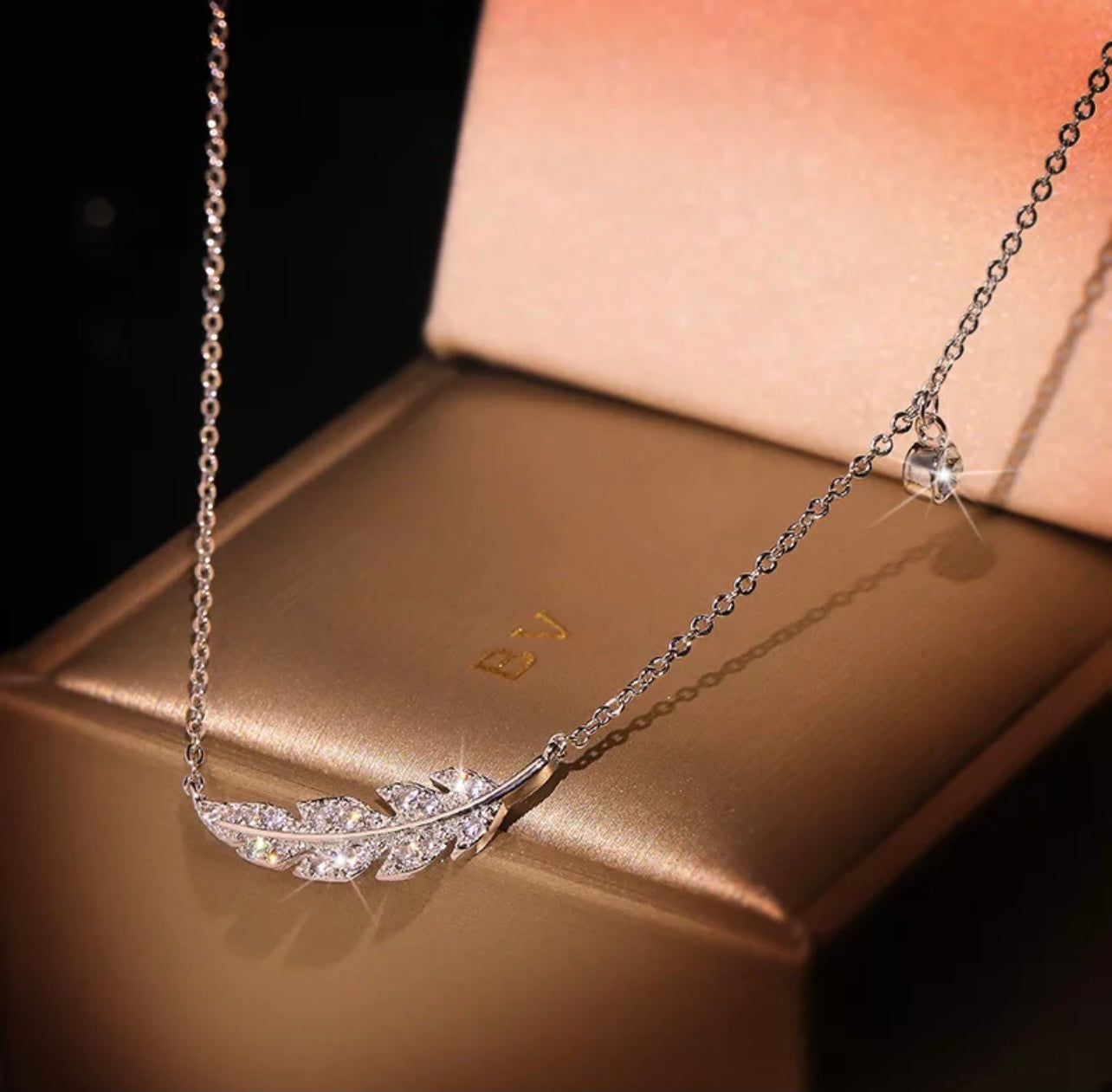 Beautiful Sparkling Feather Necklace for Woman
