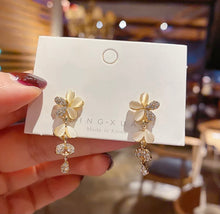 Load image into Gallery viewer, Elegant Drop Crystal Gold Flower Earring
